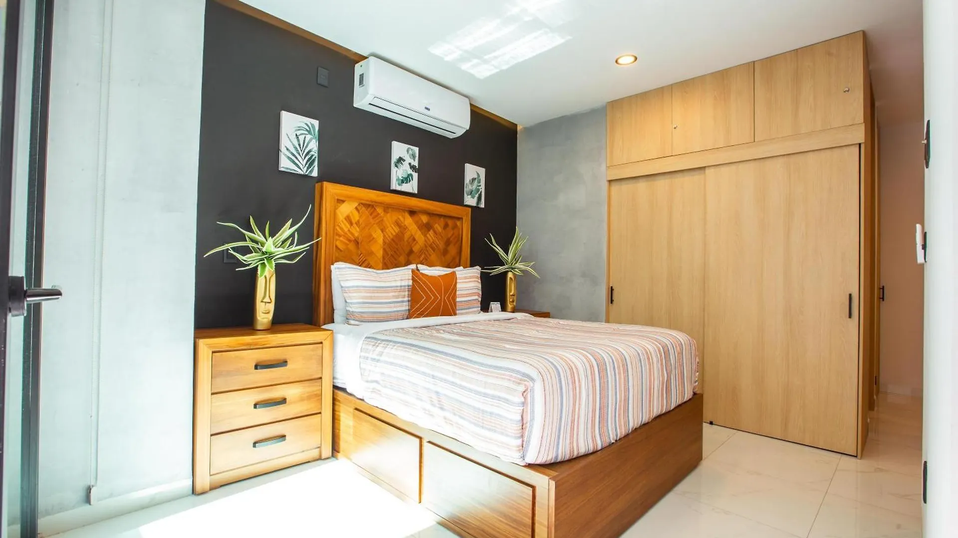 New Downtown Condo With Private Dipping Pool 巴亞爾塔港 度假居